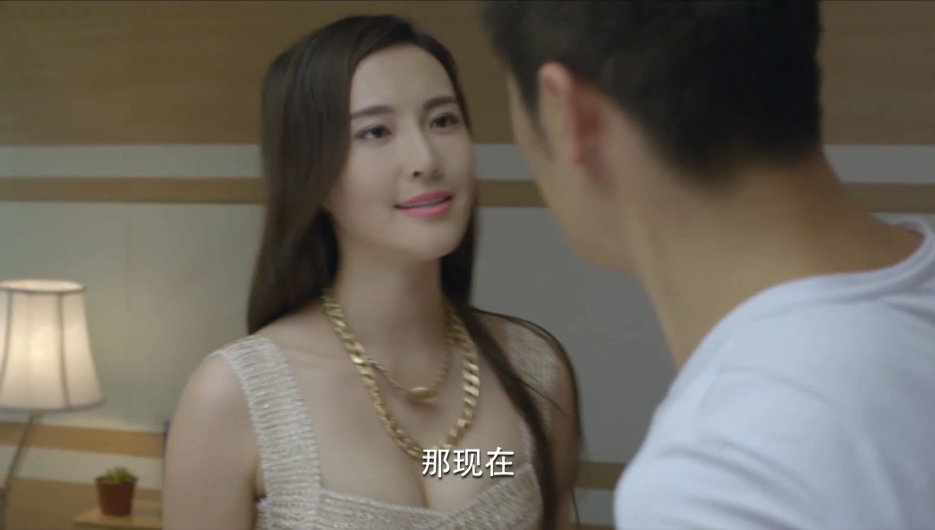 小伙被老大的女人看上了